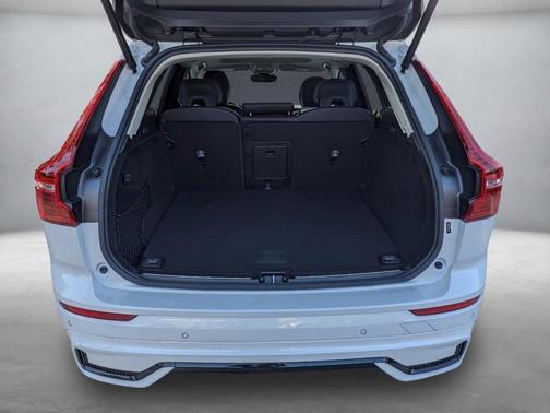 2024 Volvo XC60 Recharge Plug-In Hybrid T8 Plus Dark Theme