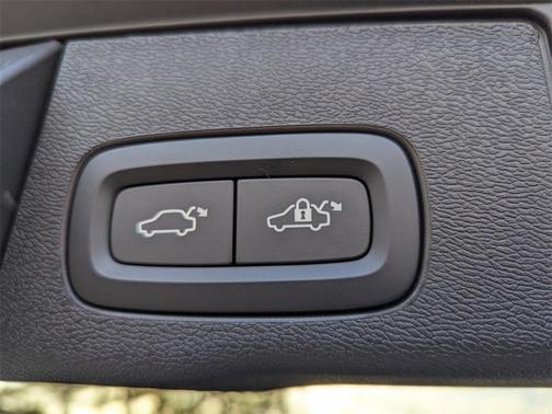 2024 Volvo XC60 Recharge Plug-In Hybrid T8 Plus Dark Theme