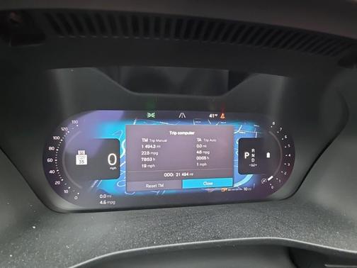 2023 Volvo XC40 B5 Plus Dark Theme