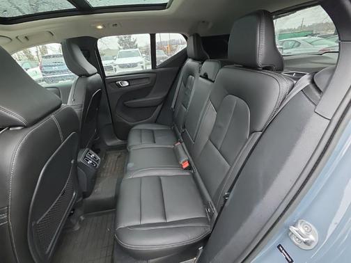 2023 Volvo XC40 B5 Plus Dark Theme