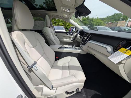 2025 Volvo XC60 B5 Plus