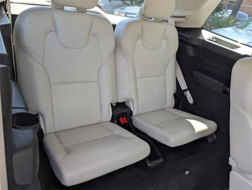 2021 Volvo XC90 T6 Momentum 6 Passenger