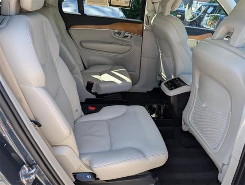 2021 Volvo XC90 T6 Momentum 6 Passenger
