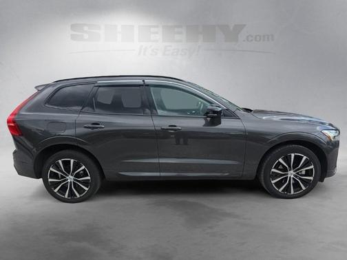2023 Volvo XC60 B5 Plus Dark Theme