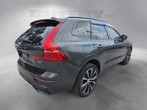 2023 Volvo XC60 B5 Plus Dark Theme
