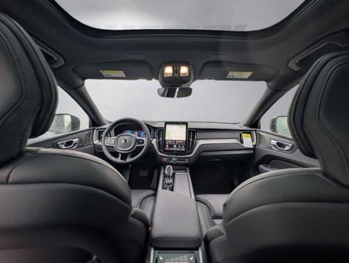 Onyx Black Metallic 2026 Volvo XC60 B5 Ultra Black Edition