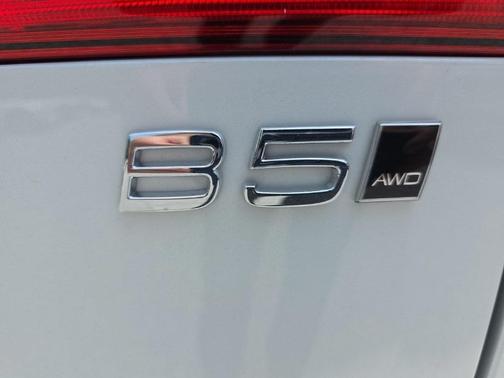 2025 Volvo XC60 B5 Core