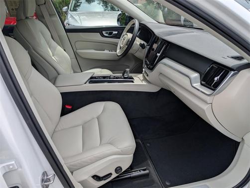 2025 Volvo XC60 B5 Core