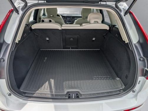 2025 Volvo XC60 B5 Core
