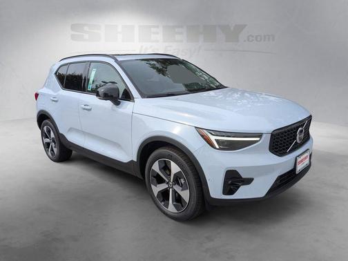 Cloud 9 White 2026 Volvo XC40 B5 Plus