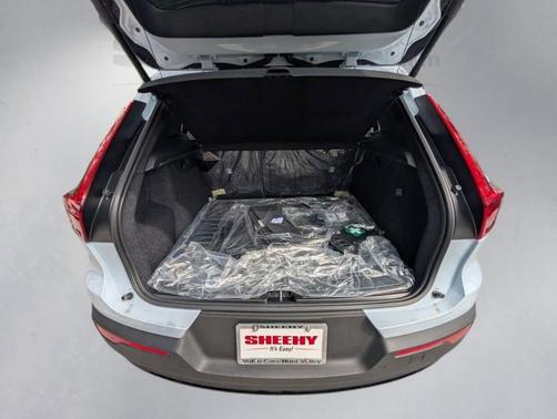 Cloud 9 White 2026 Volvo XC40 B5 Plus