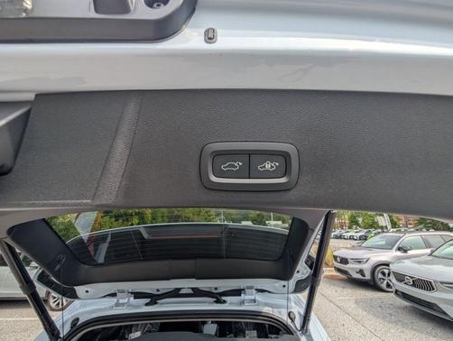 Cloud 9 White 2026 Volvo XC40 B5 Plus