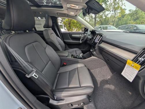 Cloud 9 White 2026 Volvo XC40 B5 Plus