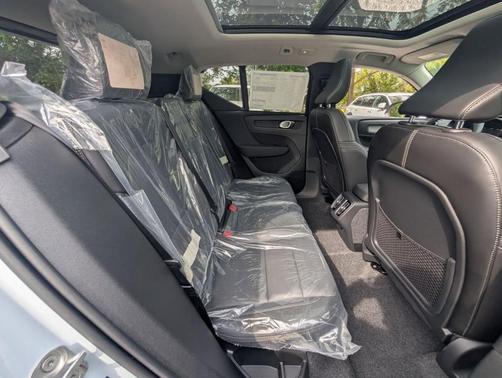 Cloud 9 White 2026 Volvo XC40 B5 Plus