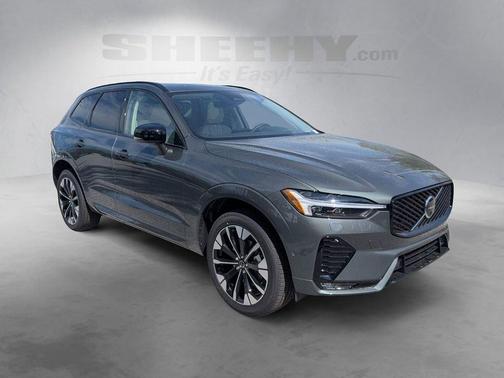 Forest Green 2026 Volvo XC60 B5 Ultra