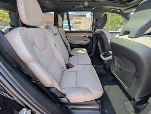 Onyx Black Metallic 2026 Volvo XC90 B6 Plus 7-Seater