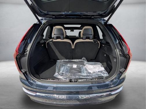 2025 Volvo XC90 B6 Core