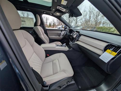 2025 Volvo XC90 B6 Core