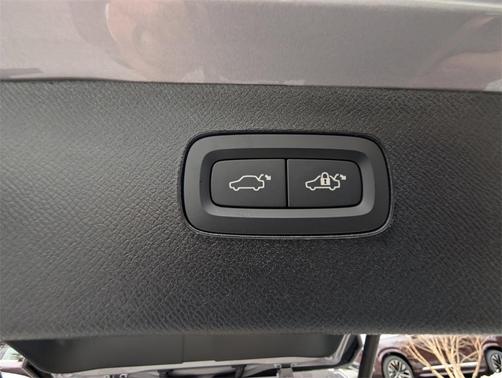 2026 Volvo XC90 B5 Ultra 6-Seater