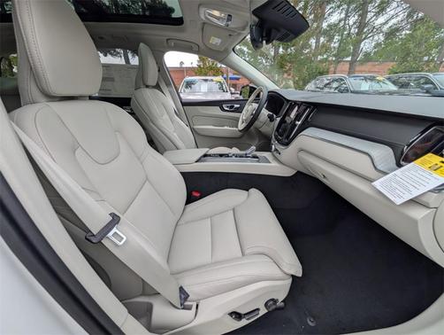 2025 Volvo XC60 B5 Ultra