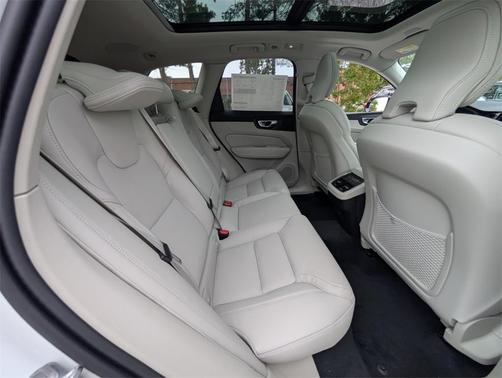 2025 Volvo XC60 B5 Ultra