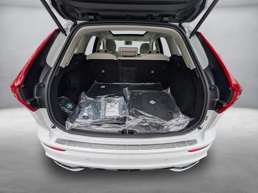 2025 Volvo XC60 B5 Ultra