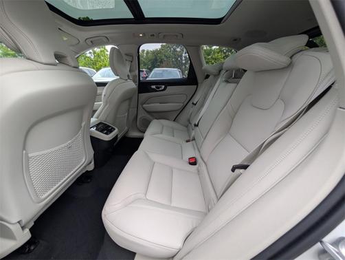 2025 Volvo XC60 B5 Ultra