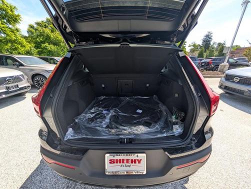 Onyx Black 2026 Volvo XC40 B5 Plus
