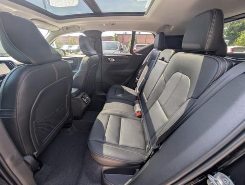 Onyx Black 2026 Volvo XC40 B5 Plus