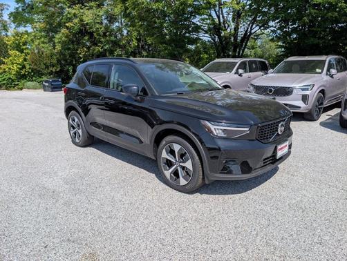 Onyx Black 2026 Volvo XC40 B5 Plus