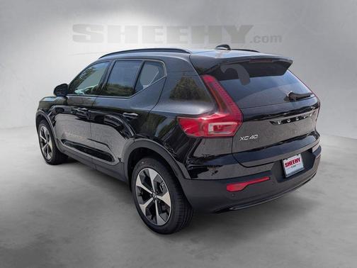 Onyx Black 2026 Volvo XC40 B5 Plus