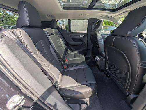 Onyx Black 2026 Volvo XC40 B5 Plus