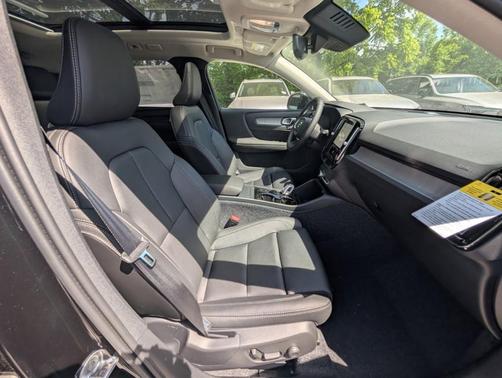 Onyx Black 2026 Volvo XC40 B5 Plus