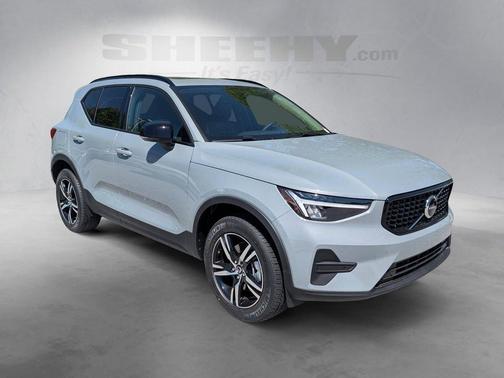 Gray Metallic 2026 Volvo XC40 B5 Core