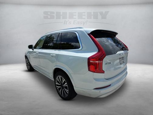 2022 Volvo XC90 T6 Momentum 7 Passenger