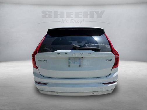 2022 Volvo XC90 T6 Momentum 7 Passenger