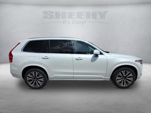 2022 Volvo XC90 T6 Momentum 7 Passenger