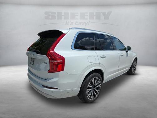 2022 Volvo XC90 T6 Momentum 7 Passenger