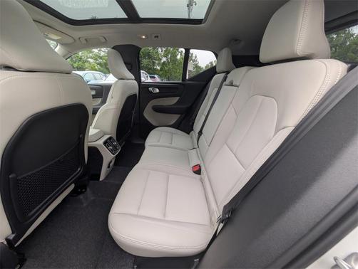 2025 Volvo XC40 B5 Plus Dark Theme