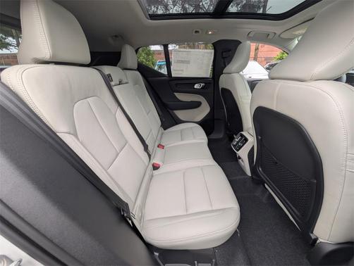 2025 Volvo XC40 B5 Plus Dark Theme