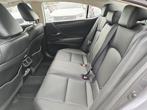 2020 Lexus ES 300h Base