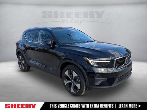 2025 Volvo XC40 B5 Core Bright Theme