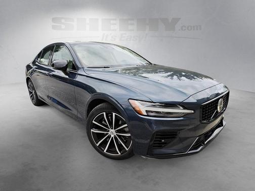 2023 Volvo S60 Recharge Plug-In Hybrid T8 Core Dark Theme