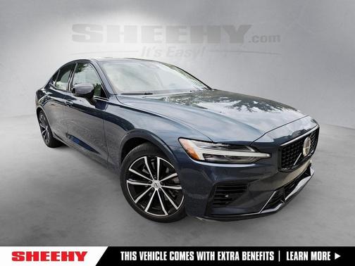 2023 Volvo S60 Recharge Plug-In Hybrid T8 Core Dark Theme
