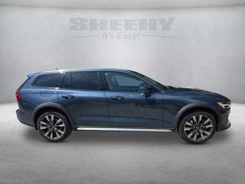 2023 Volvo V60 Cross Country B5 Ultimate
