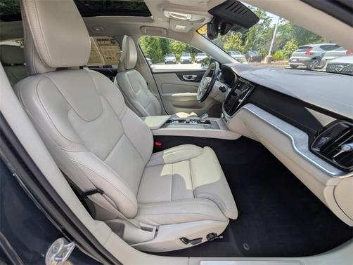 2023 Volvo V60 Cross Country B5 Ultimate