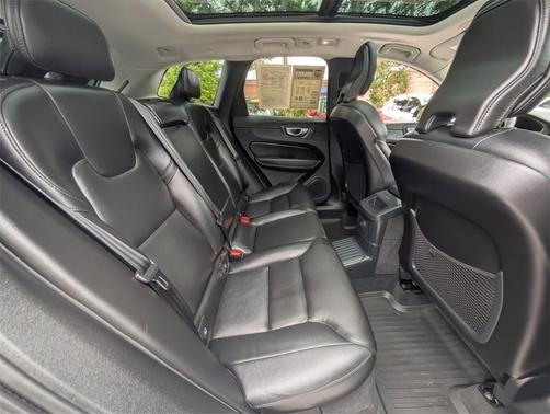 2024 Volvo XC60 Recharge Plug-In Hybrid T8 Plus Dark Theme
