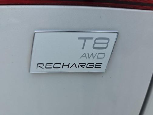 2024 Volvo XC60 Recharge Plug-In Hybrid T8 Plus Dark Theme
