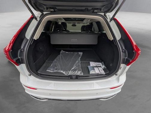 2024 Volvo XC60 Recharge Plug-In Hybrid T8 Plus Dark Theme