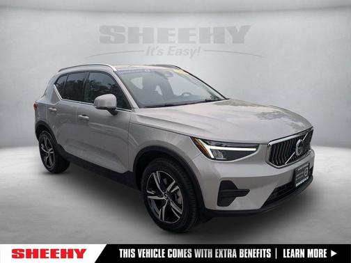 2025 Volvo XC40 B5 Core Bright Theme